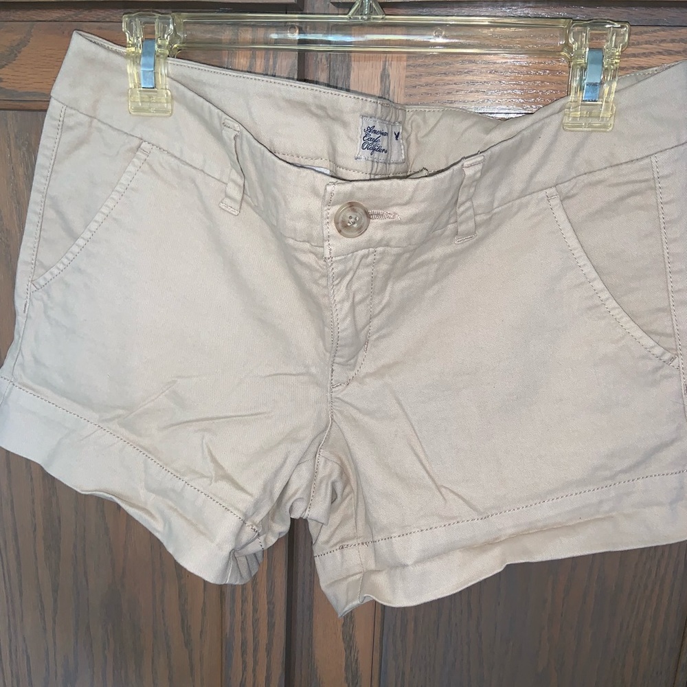 AEO stretch tan shorts Size 6 ☀️